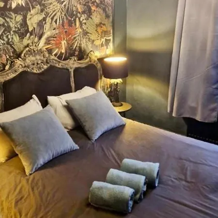 Cozy Couple Retreat Near Thermes شقة سبا