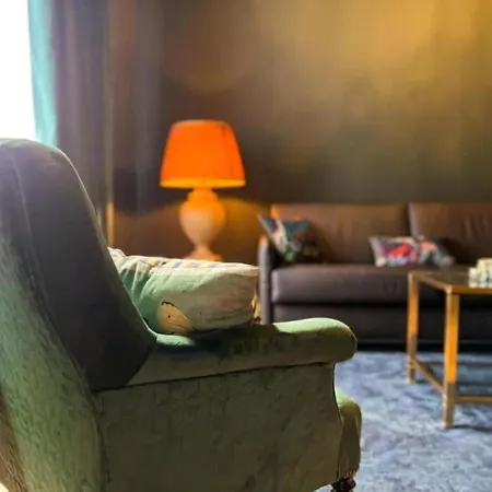 شقة Cozy Couple Retreat Near Thermes