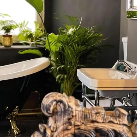 דירה Cozy Couple Retreat Near Thermes ספא