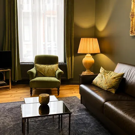 Cozy Couple Retreat Near Thermes Apartamento