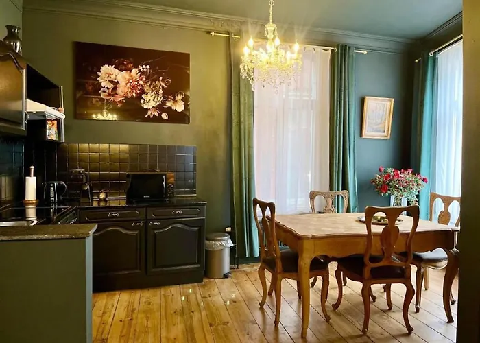 Cozy Couple Retreat Near Thermes شقة سبا