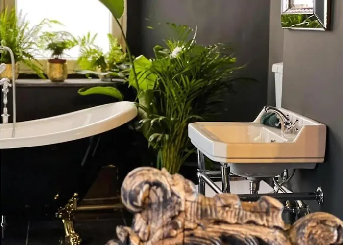 شقة Cozy Couple Retreat Near Thermes سبا