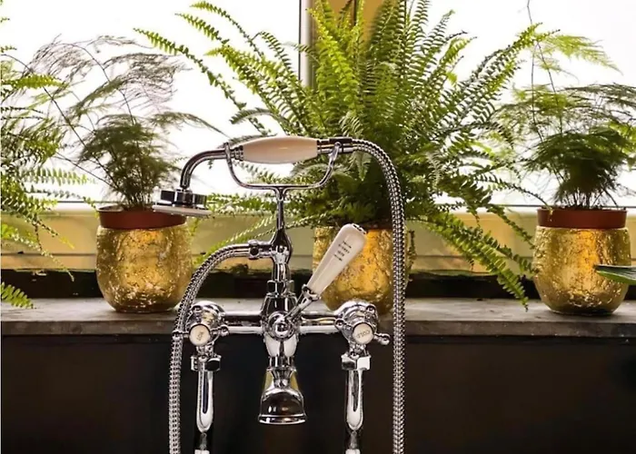 Cozy Couple Retreat Near Thermes Spa